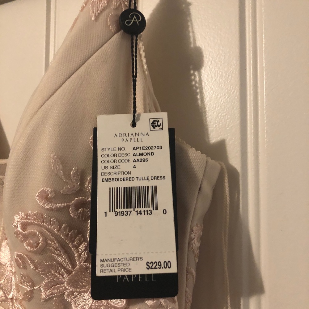 Adrianna Papell size 4, never been worn.